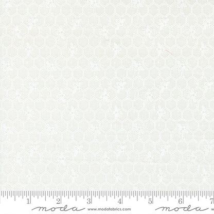 Wild Honey Honeycomb Novelty Bees Blender - Daisy White 5253 21 by Lella Boutique for Moda